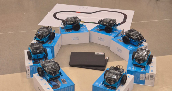 J Mūsu skola piedalās modernās datorikas apguvē ar robotiem un mikrodatoriem