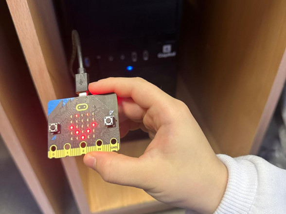 J Ulbrokas vidusskola piedalās Start IT projektā “Izglītības tehnoloģiju bibliotēka”!