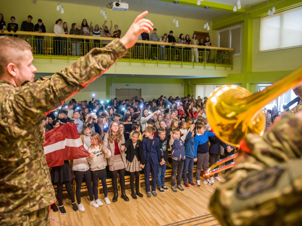G NBS štāba orķestra koncerta skolā