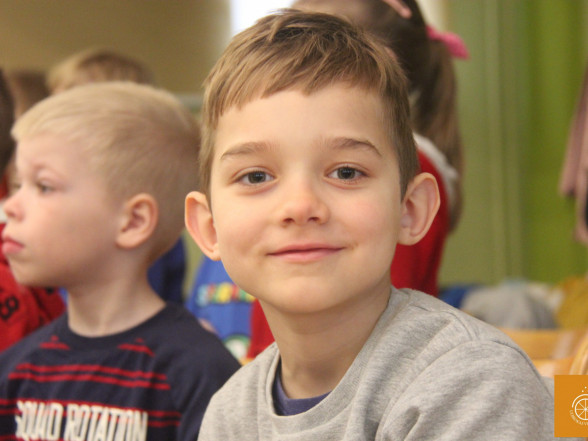 Topošie pirmklasnieki iepazīstas ar skolu