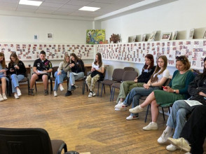 J Skolā tiekas skolēnu pašpārvaldes