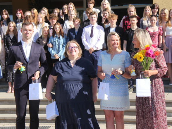 J Uzņemšana vidusskolas pakāpē