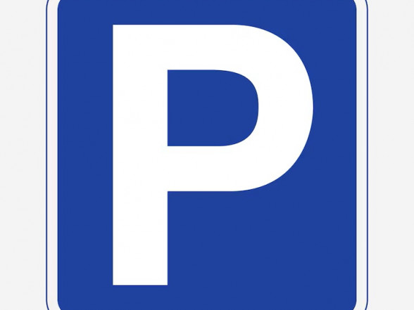J Par auto novietošanas iespējām Zinību dienā.