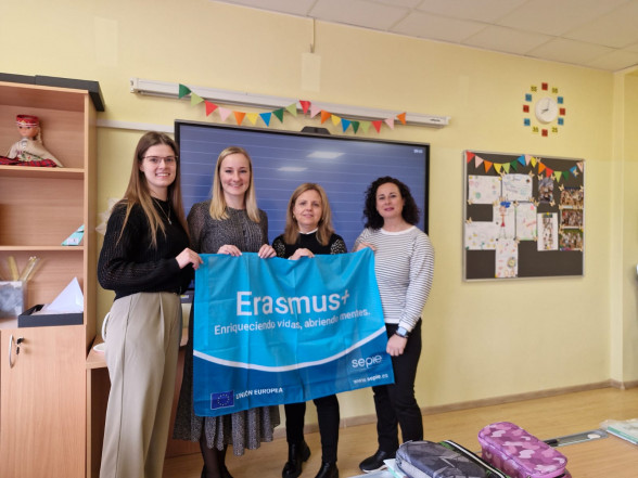 J Skolā projekta ietvaros viesojas partneri no Spānijas