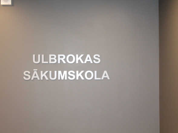 J Noslēgusies Ulbrokas vidusskolas sākumskolas ēkas būvniecība