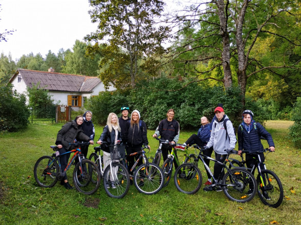 Kā 12.klases skolēni svinēja Dzejas dienas