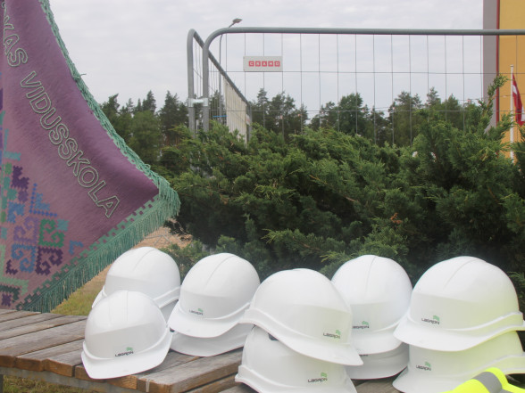 Skola turpina attīstīties