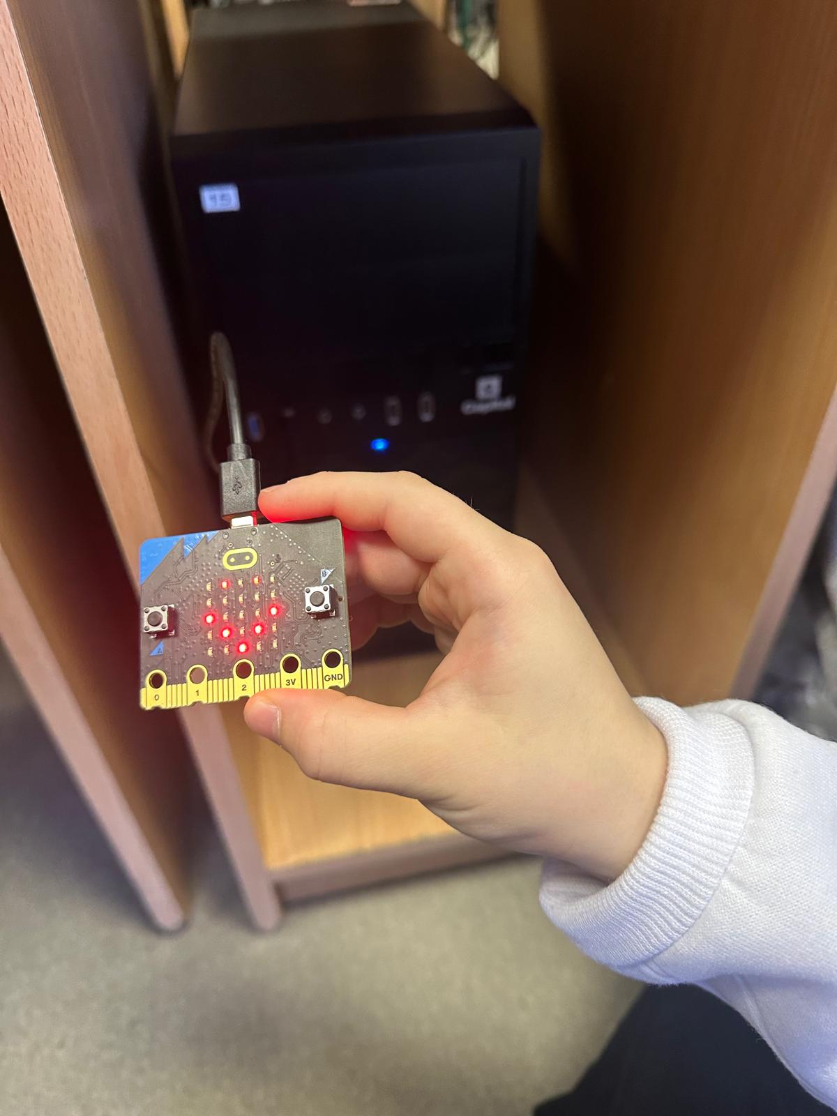 J Ulbrokas vidusskola piedalās Start IT projektā “Izglītības tehnoloģiju bibliotēka”!